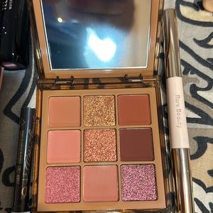 Huda medium eye pallet
